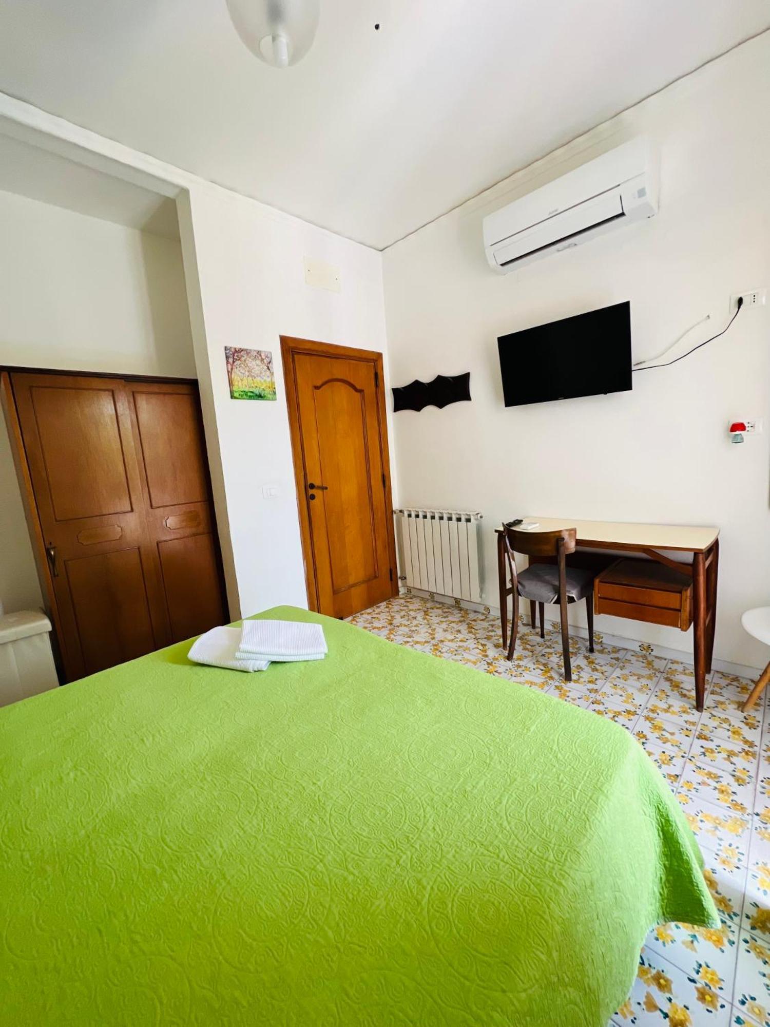 Villa Thomas Bb Conduzione Familiare Forio  Exterior photo